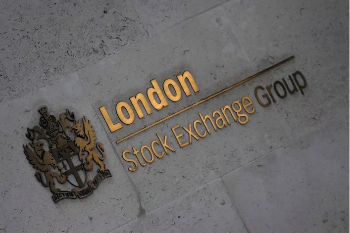 UK stocks fall after GDP data