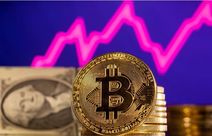 Bitcoin Falls 4.94% to $36,007: Navigating the Cryptocurrency