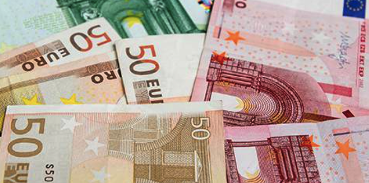 Euro Tries to Recoup Amid Pressure from French Politics